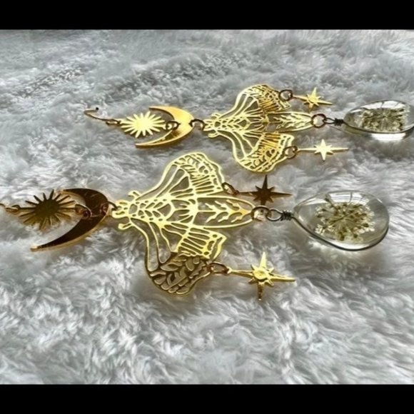 LIGHTWORKER Magic Moth + Dandelion Earrings - Picture 2 of 4